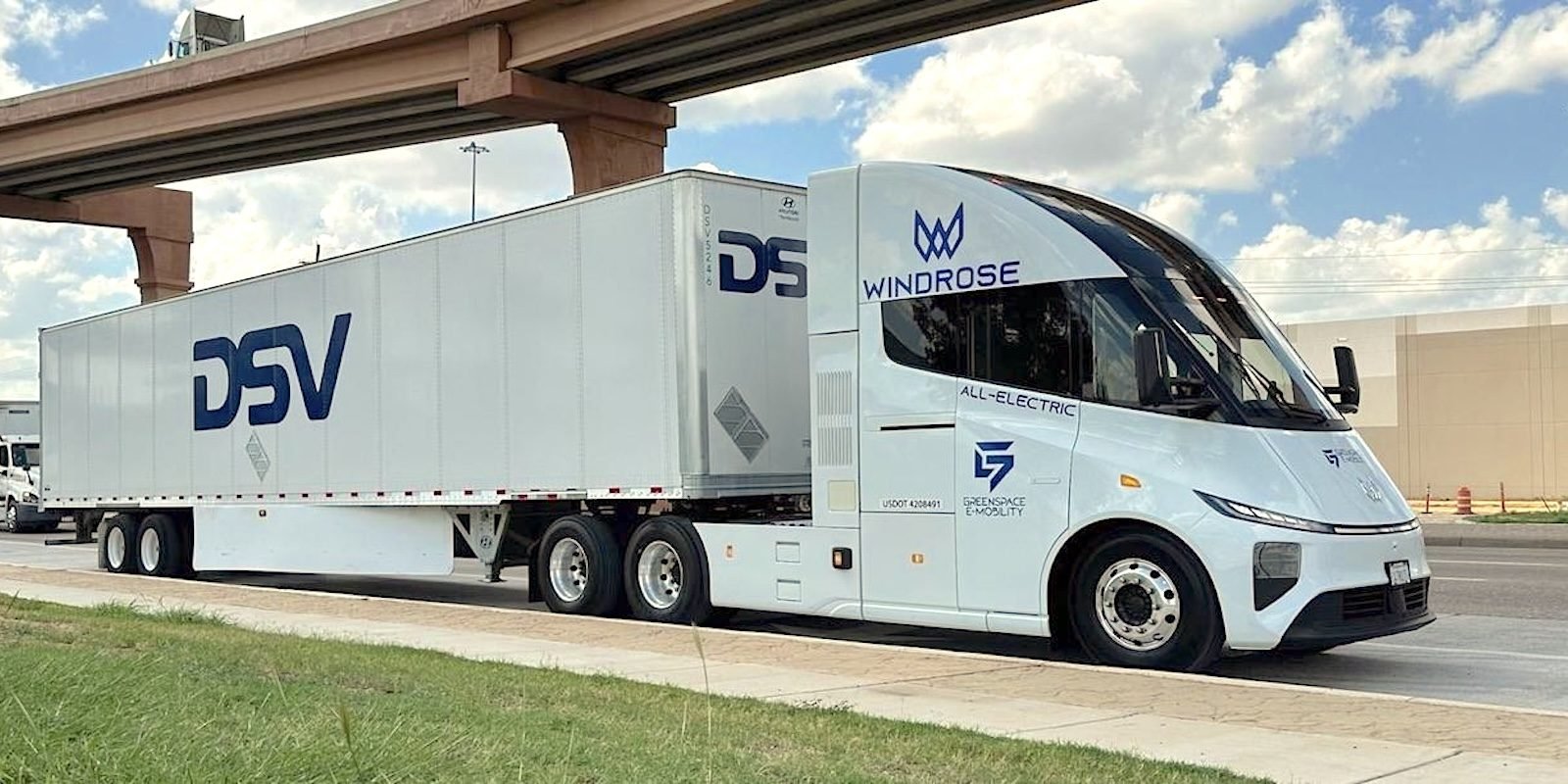 Windrose Takes Charge: Deploying 10 Electric Semi Trucks Along Texas I-35 Corridor