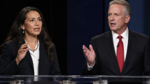 Peltola y Sullivan chocan por Irán, los precios y sus historiales en debate de Alaska